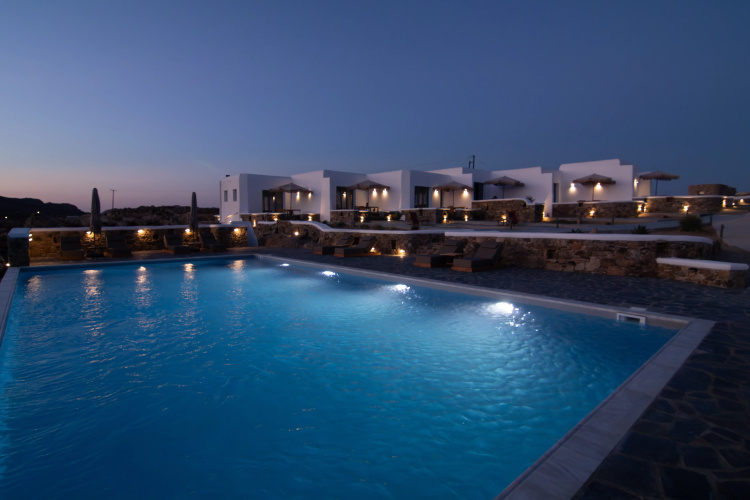 Thronos Suites Hotel