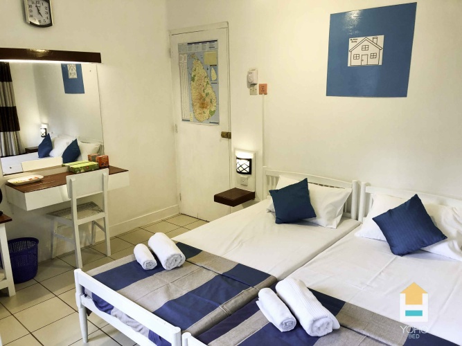 Standard Triple room