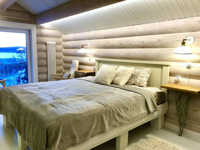 Фотография номера Коттеджа Частный дом Дом на скале с видом на озеро.