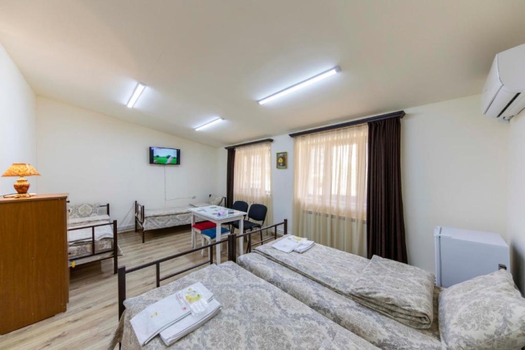 Standard Quadruple room with city view