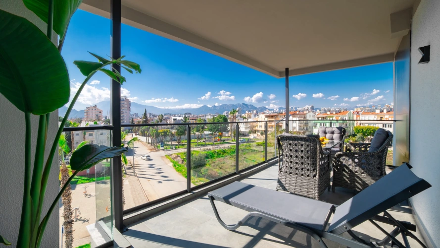 Deluxe Suite with balcony and with city view