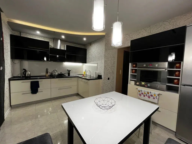 Bolshaya Kvartira s Yevroremontom Flat
