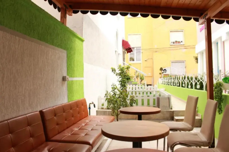 Theranda Hotel
