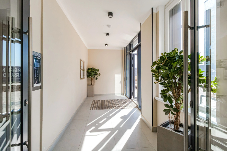 Na Ulitse Tole Bi 28/1 Flat