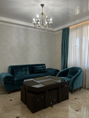 Chetyrekhmestnye s Balkonom Apartments