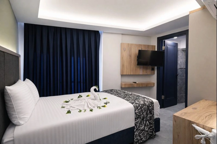 Economy room with balcony and with city view