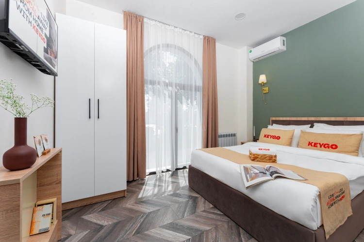 Standard Double room with city view