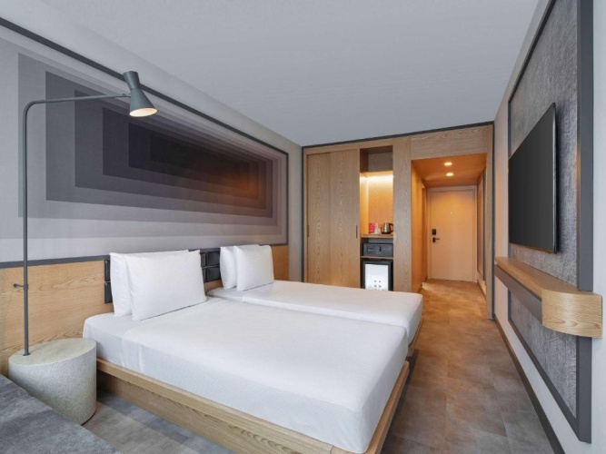 Deluxe Twin room with city view