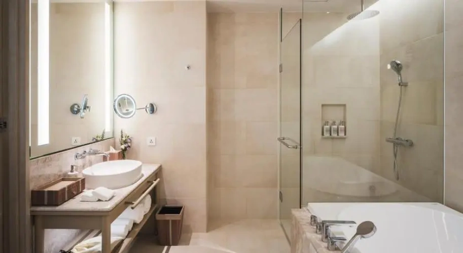 2 Bedrooms Family Suite with balcony