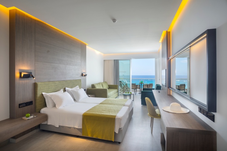 Superior Family room with balcony and Sea View