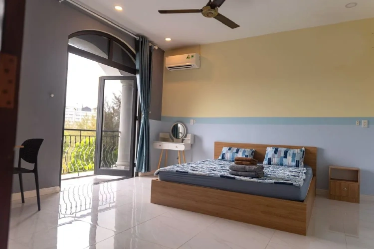Apartment with balcony and with sea view