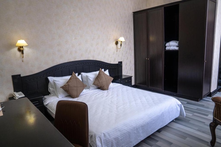 Deluxe Double room with city view