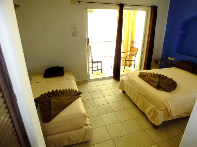 Standard Twin room with balcony