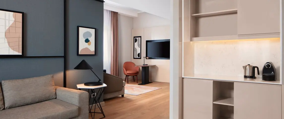 Executive Double Suite with panoramic city view