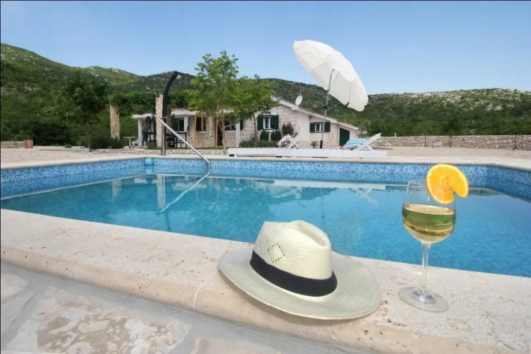 2 Bedrooms Villa with view
