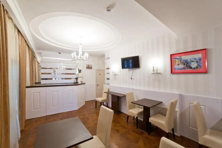 Aruna Hotel