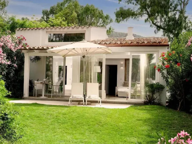 2 Bedrooms Villa with park view