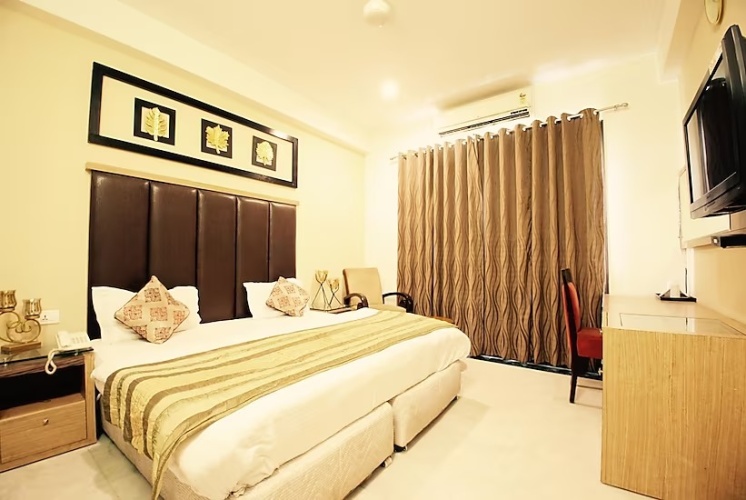 Deluxe Family room with balcony and with view