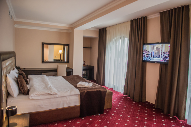 Deluxe Double room with city view