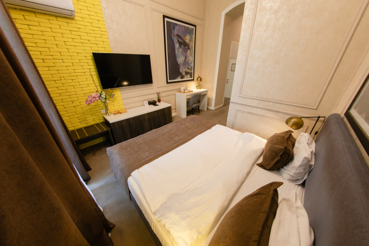Suite with balcony
