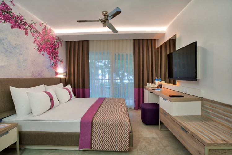 Standard Triple room with balcony and with garden view