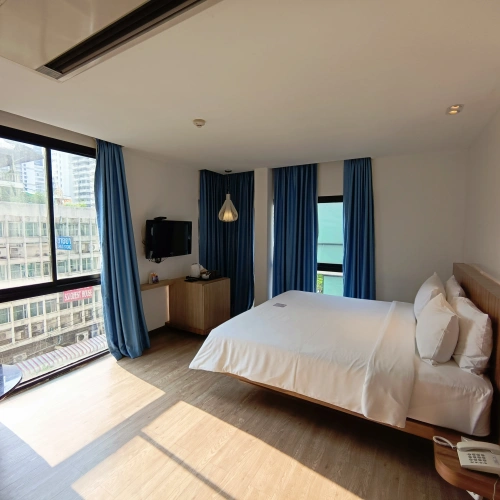 Deluxe Corner Double room with city view