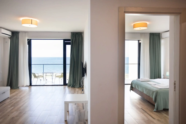 2 Bedrooms Apartment with balcony and with sea view