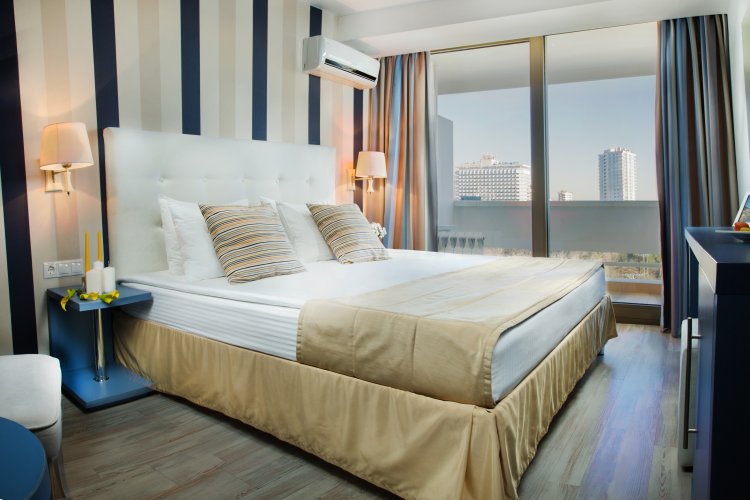 Двухместный номер Standard Premium с балконом (двуспальная кровать) - изображение 1