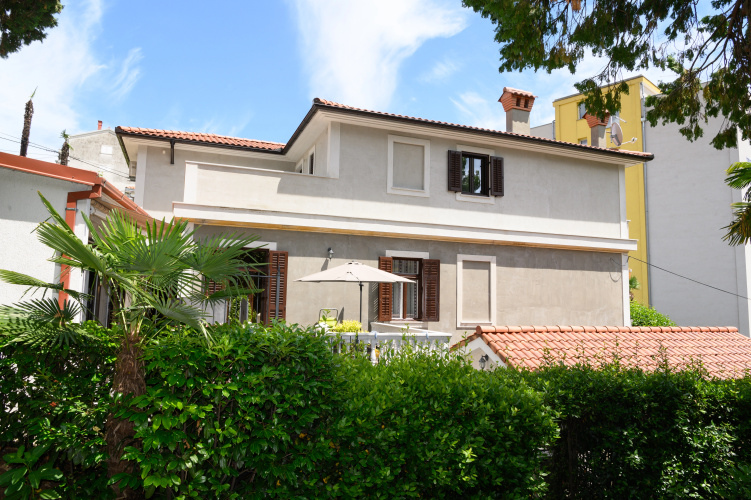 Villa Salona Apartments
