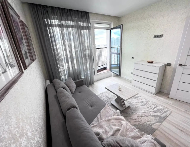 Yevrotreshka Sakvoyazh Flat
