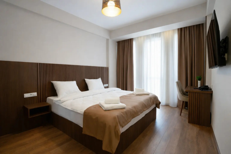 Standard Double room with city view