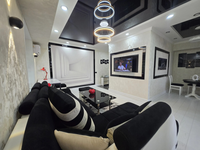 Loft Black And White V Tsentre Goroda Flat