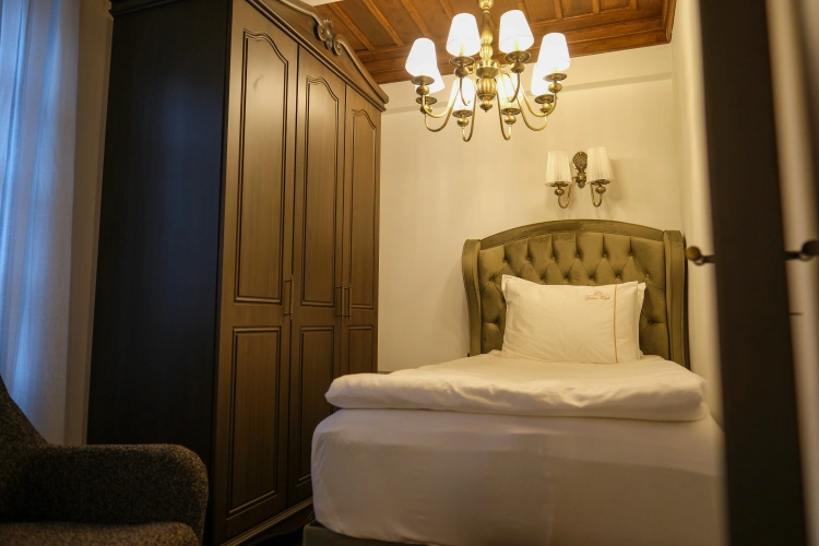 Suite with balcony and with city view