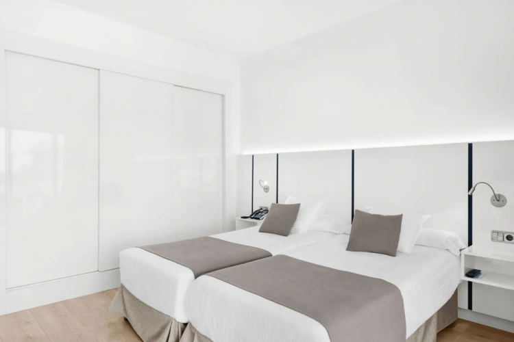 Superior Twin room with balcony and with sea view