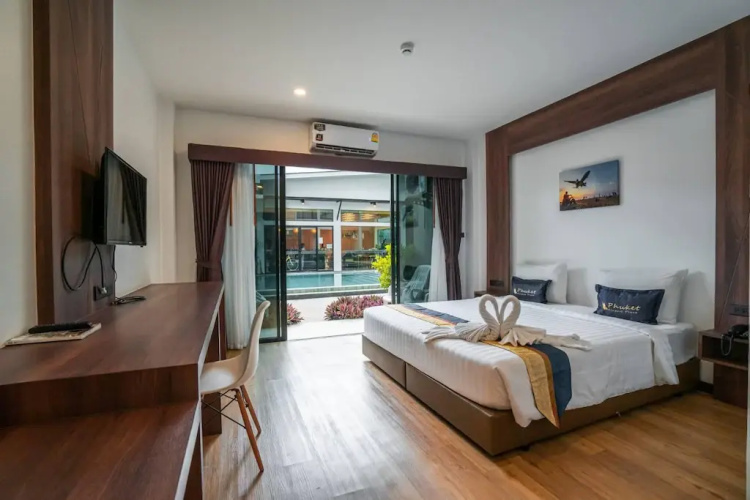 Deluxe Pool Access Double room with balcony and with pool view