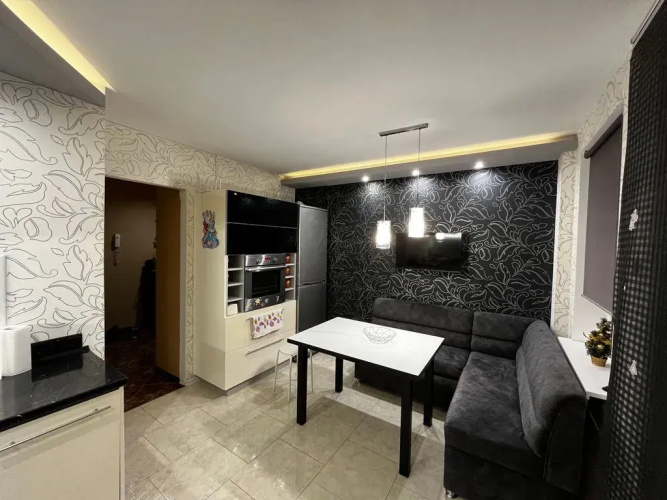 Bolshaya Kvartira s Yevroremontom Flat