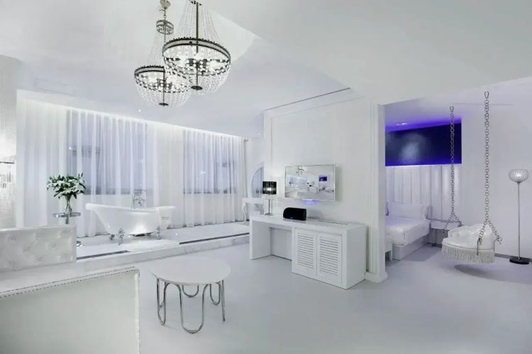 Luxury Suite with city view