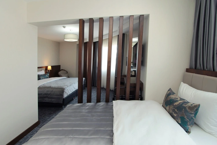 Quadruple Family Suite with city view