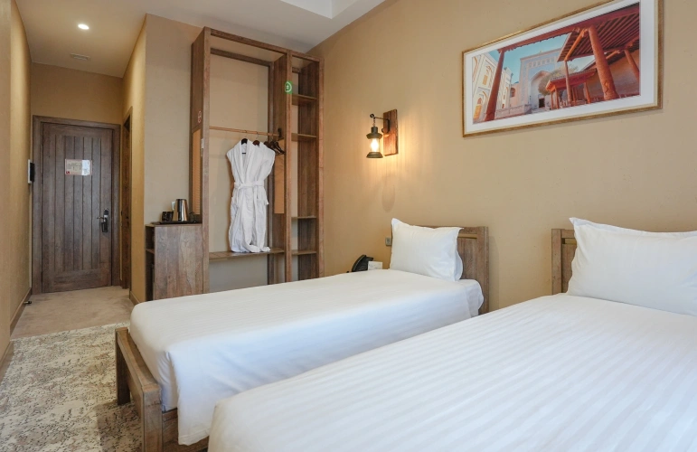 Standard Twin room with courtyard view