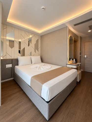 Deluxe Double room with city view
