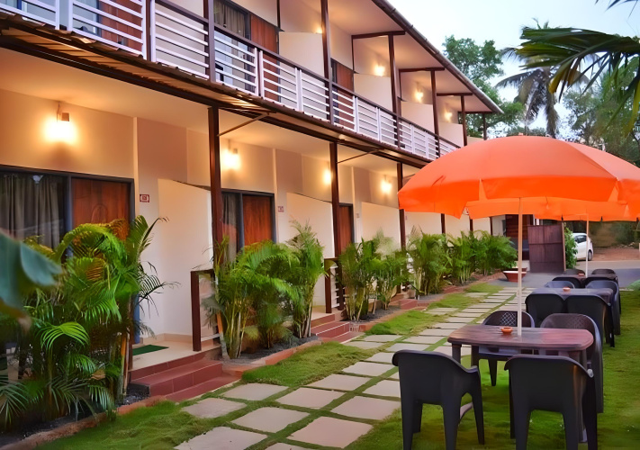 Hotel YogiTree beach Resort & Cafe
