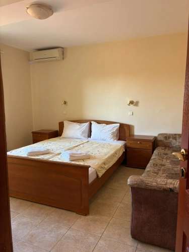 2 Bedrooms Standard Family room with balcony and with view