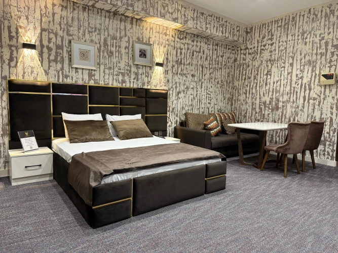 Suite with balcony and with city view