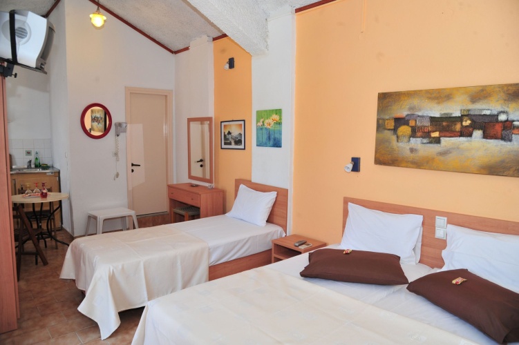 Standard Triple room with balcony