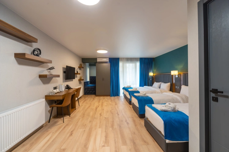 Economy Quadruple room with city view
