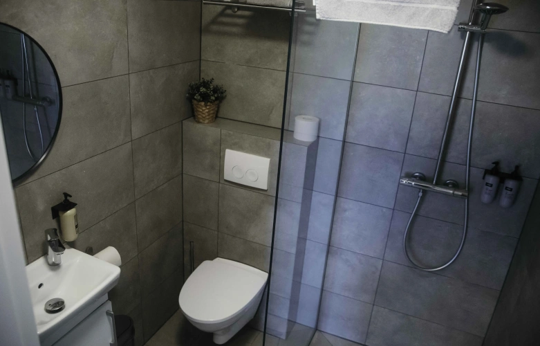 Comfort room
