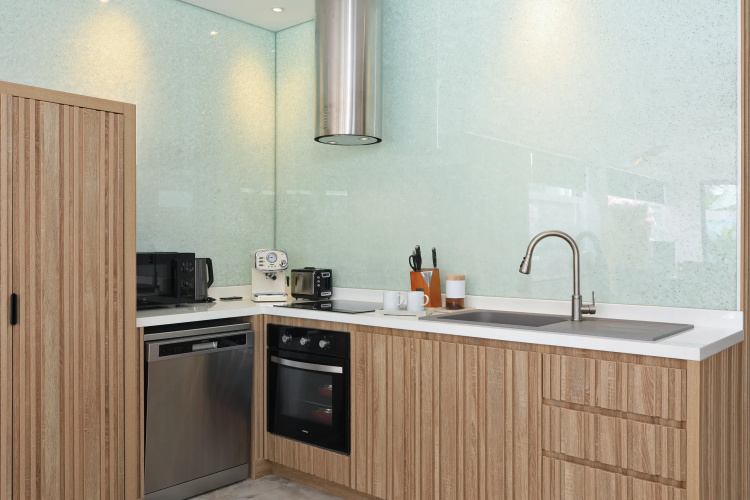 Modern s basseynom 4 spalni CapitalPro Villa