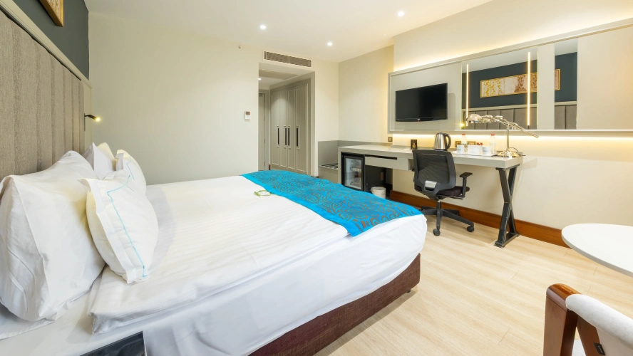 Deluxe Double room with city view