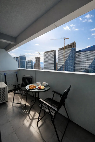 Oval Studio with Panoramic View Apartments