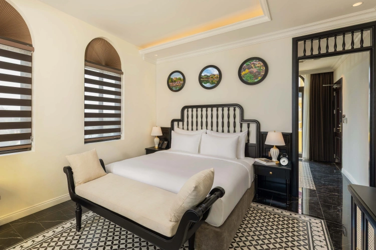 Suite with balcony and with pool view